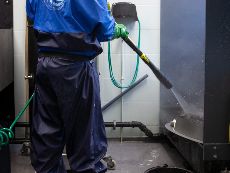 De profs aan het schoonmaken