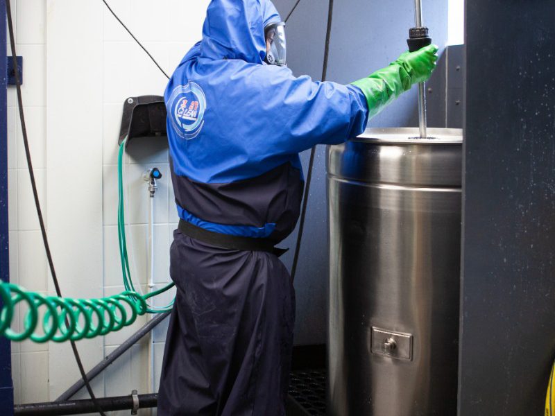 De Special Forces bezig met schoonmaken