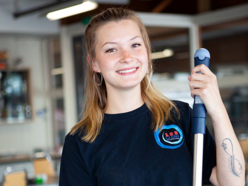 Facilitaire schoonmaakster