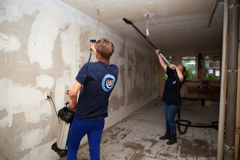 Medewerkers 12b clean desinfecteren woning