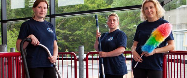 De schoonmaaksters van 12b clean