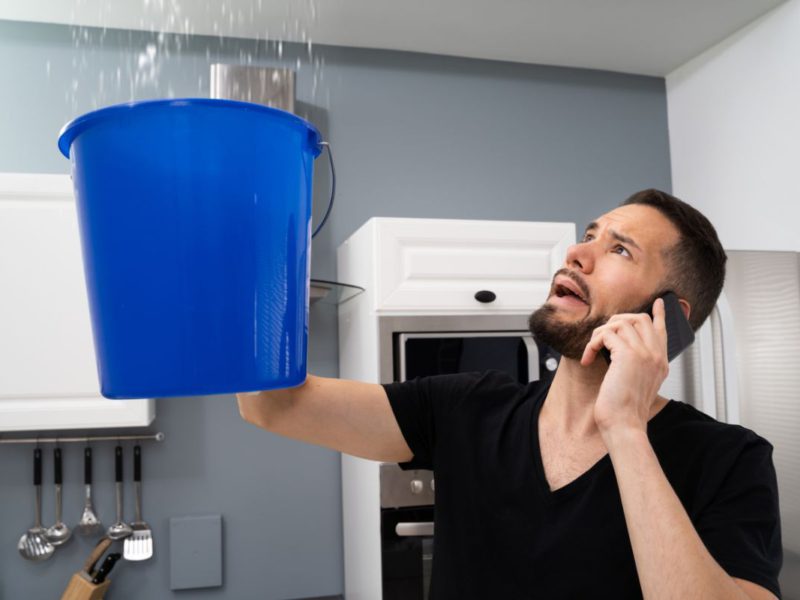 waterschade in de keuken van een woning